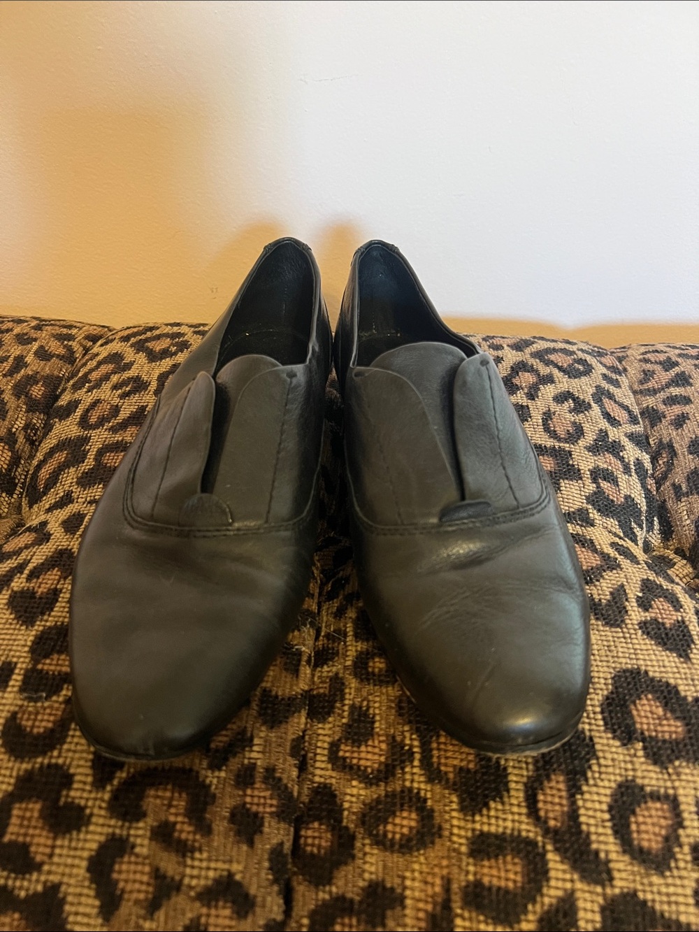 FRYE AND CO. Women Black Leather Slip-On Flats style 3476543 size 8